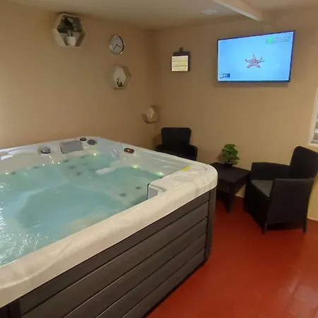 Boglarka Vendeghaz *